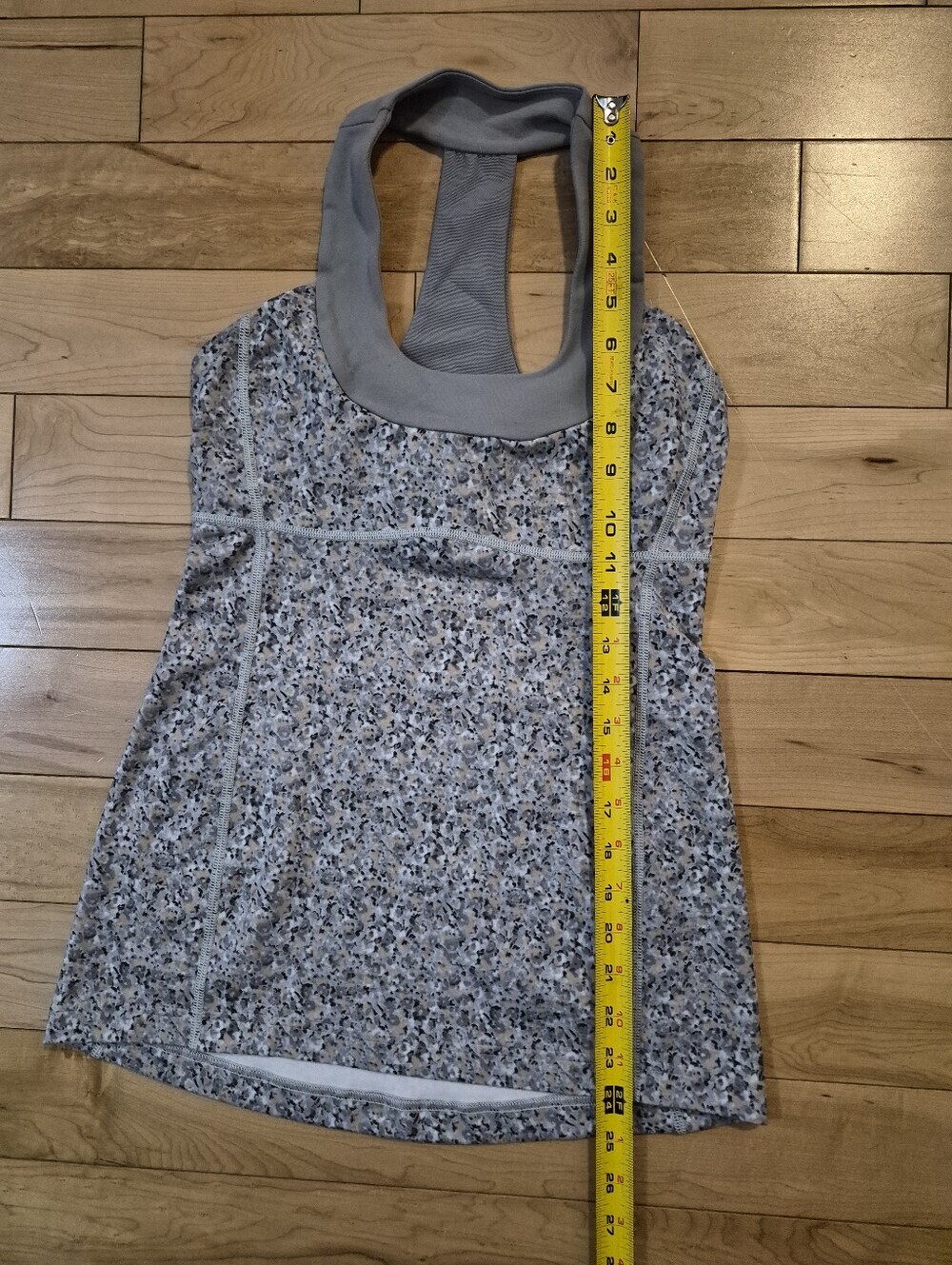 Lululemon women's size 6 tank top with built in bra - Picture 5 of 6